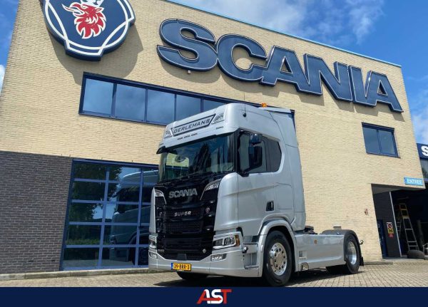 Aflevering SCANIA R590 V8 4×2 Oerlemans